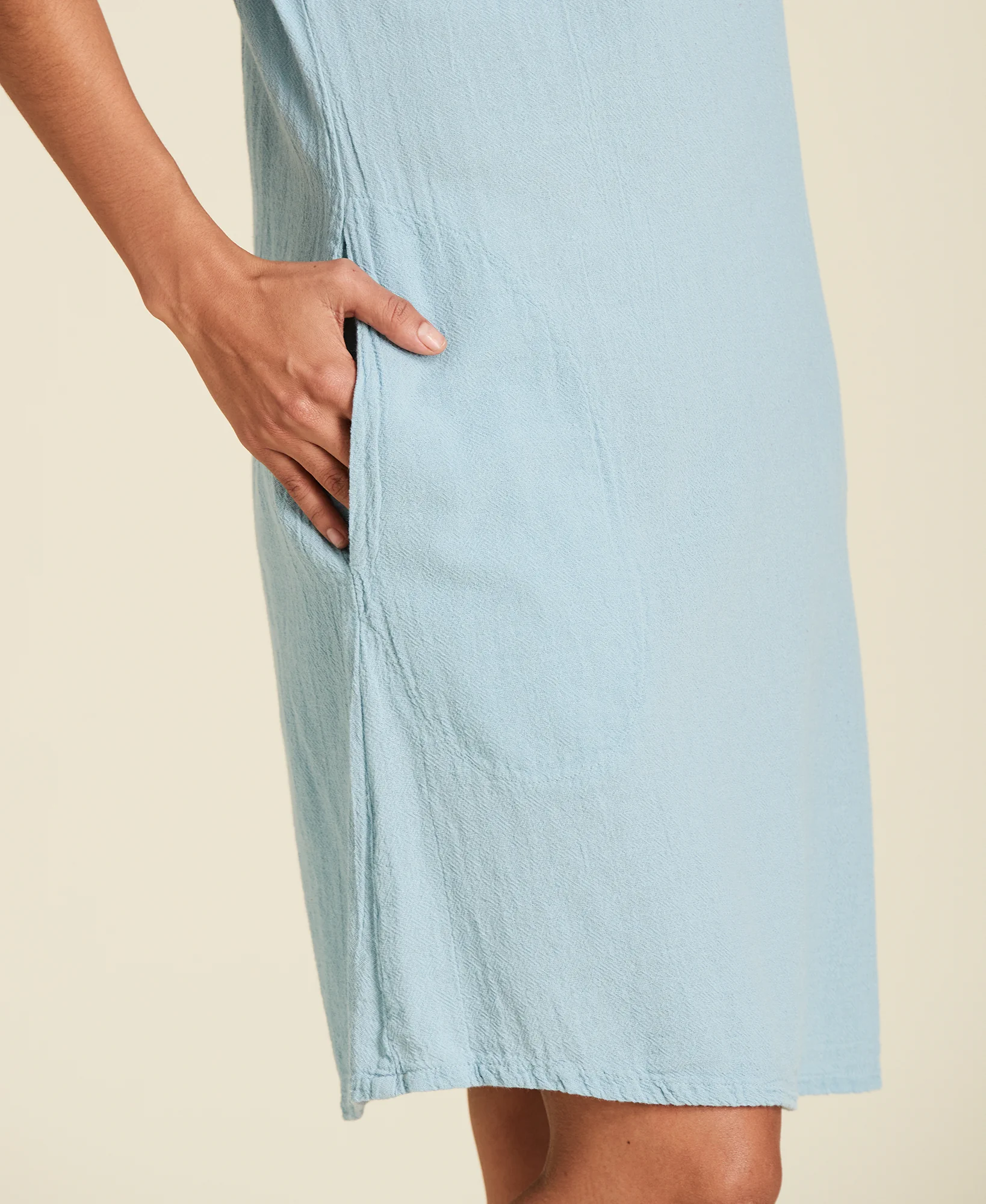 Vestido corto de algodón con bolsas Beach color azul cielo
