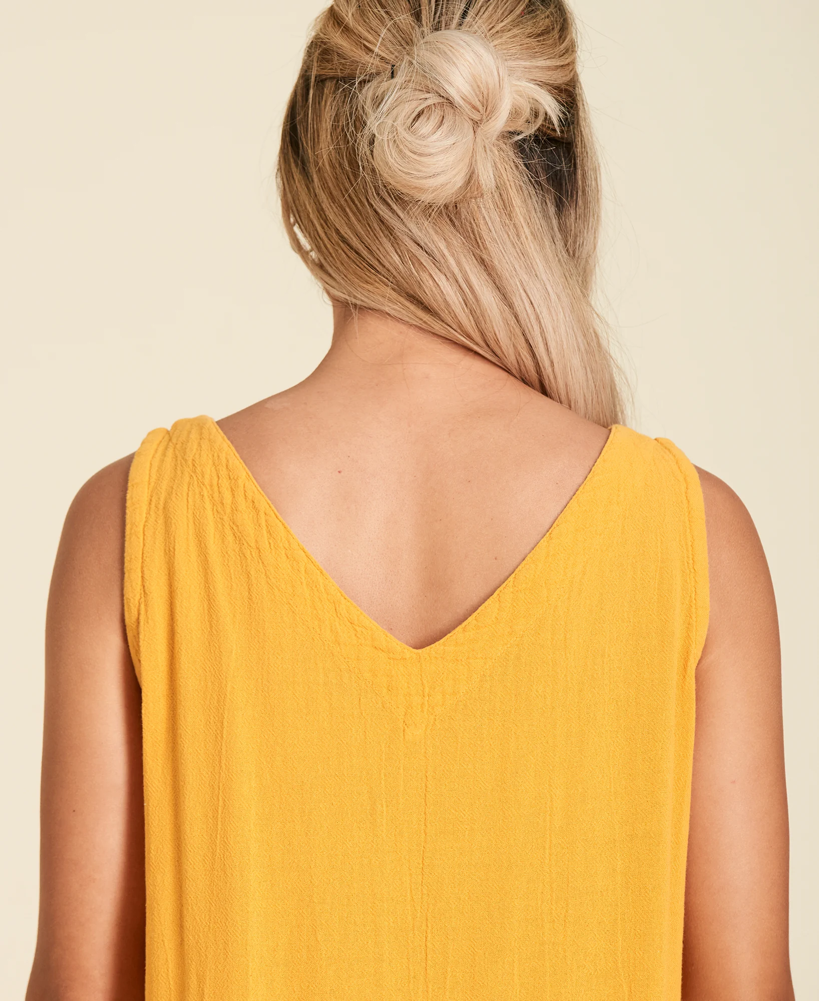Vestido largo de algodón con tirantes Sangría color amarillo mostaza