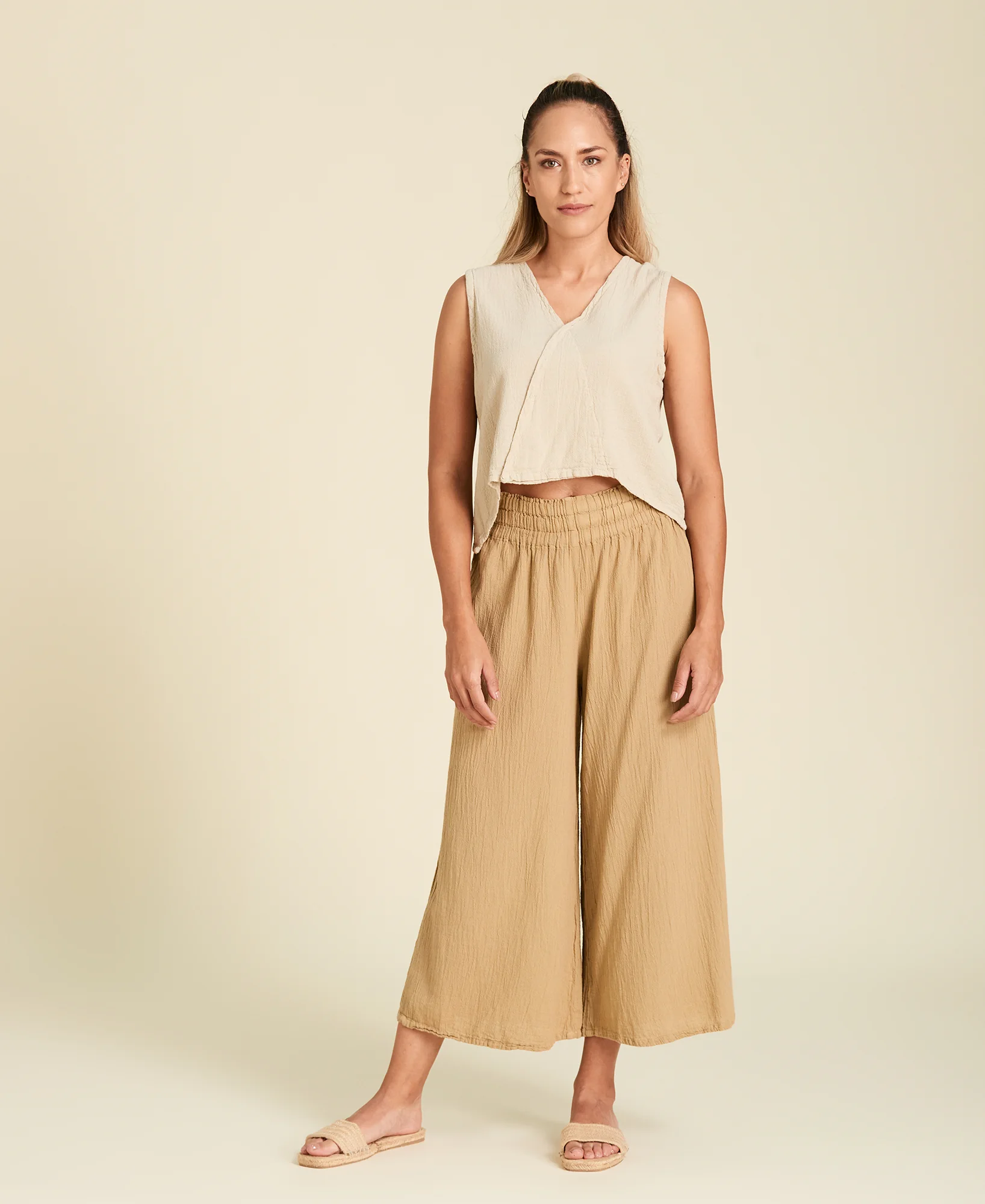 Pantalón culotte de algodón largo midi Emilia color beige