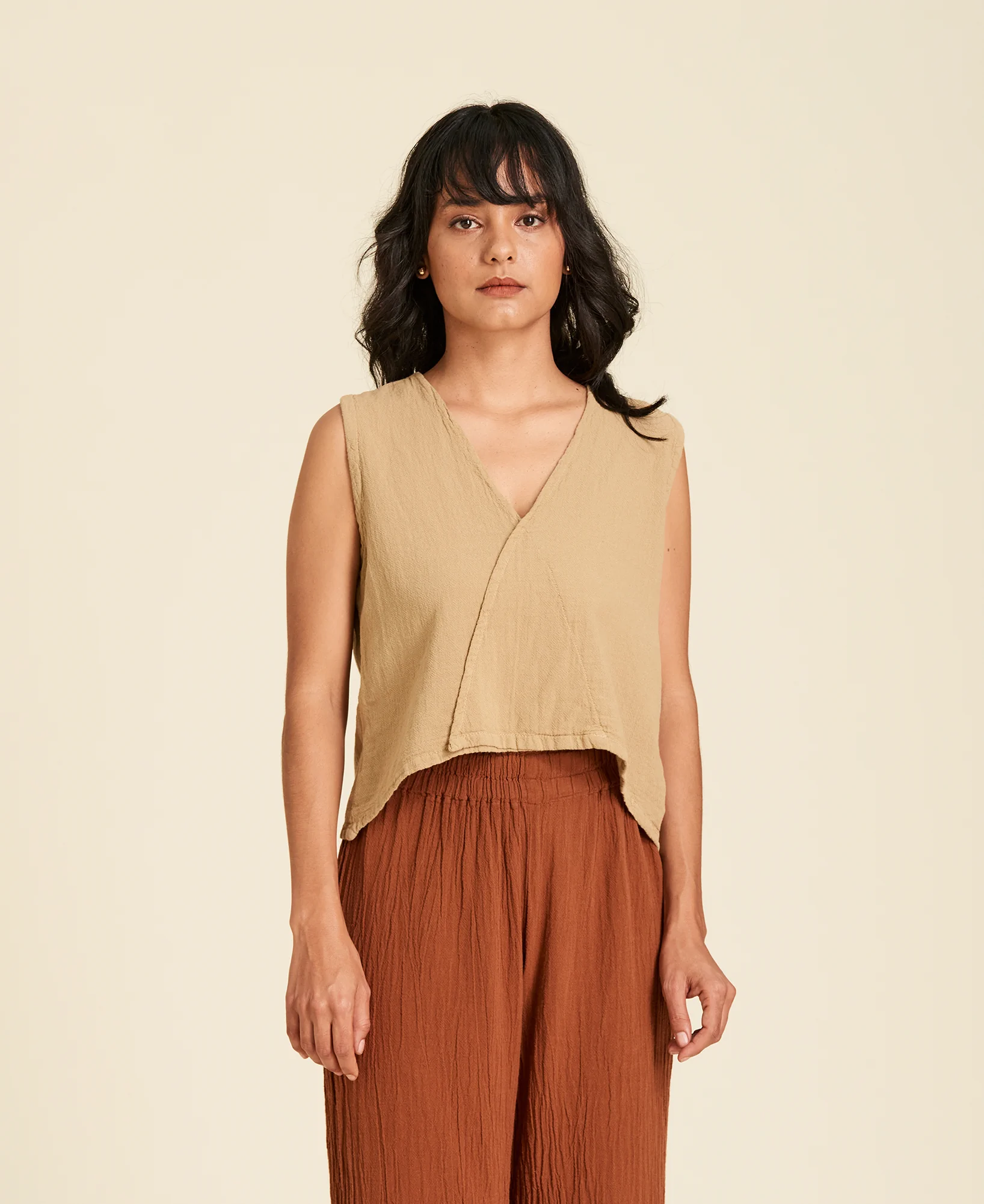 Blusa crop de algodón Luisa color beige