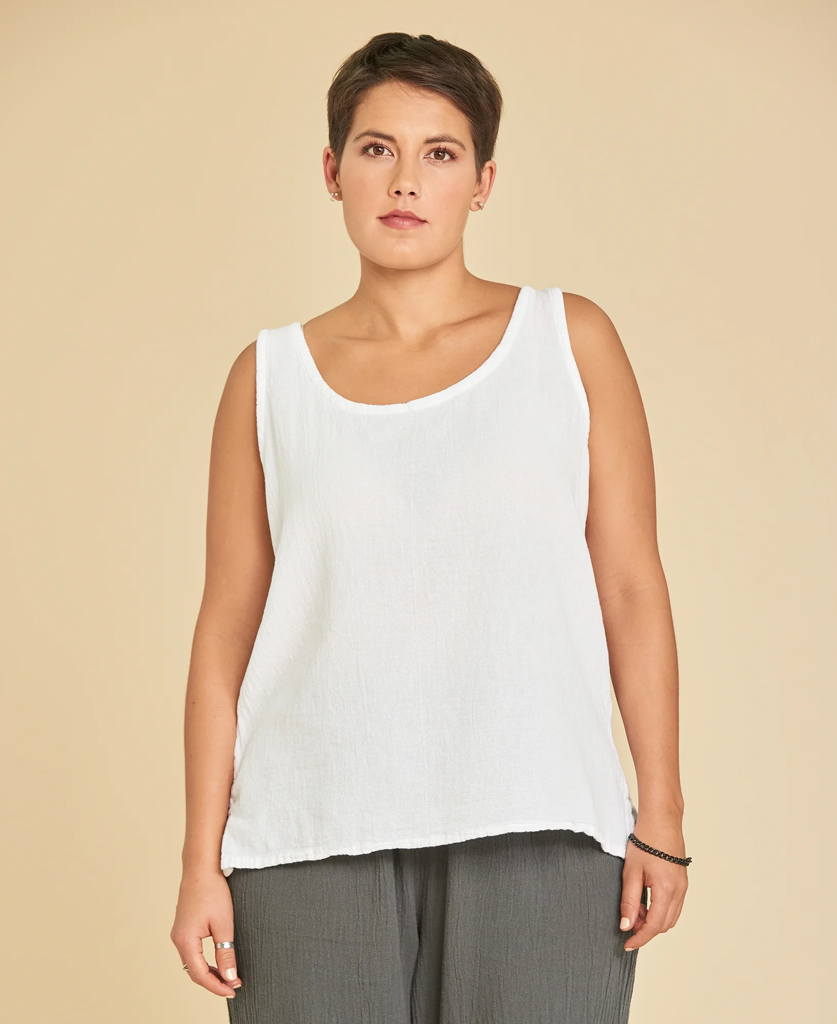 Blusa básica de algodón sin mangas Tank color blanco