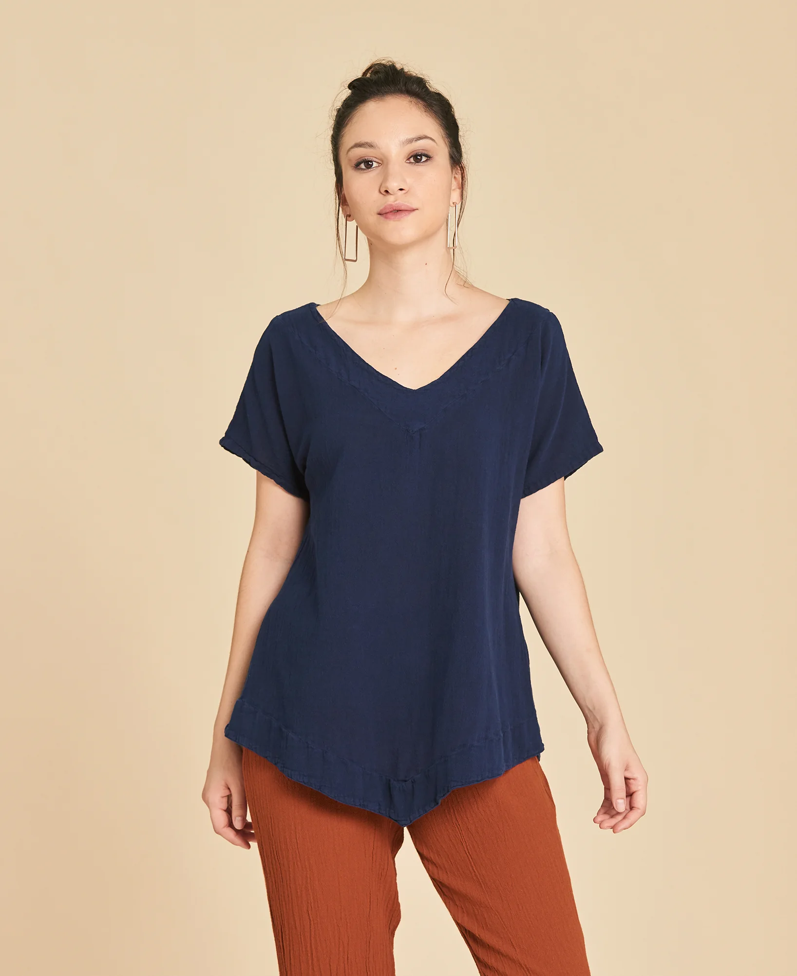 Blusa de manga corta con cuello V Venice color azul oscuro Sapphire