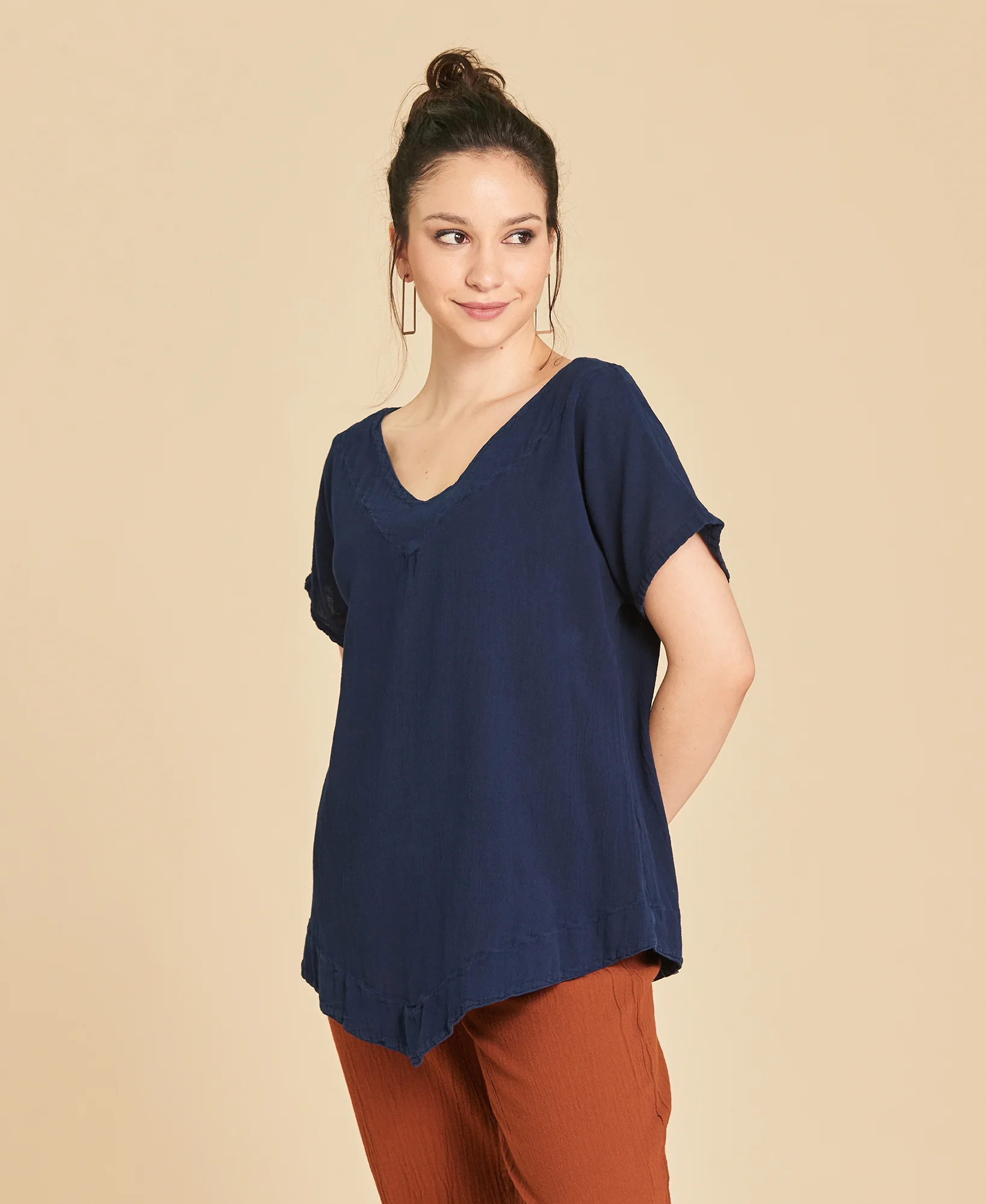 Blusa de manga corta con cuello V Venice color azul oscuro Sapphire