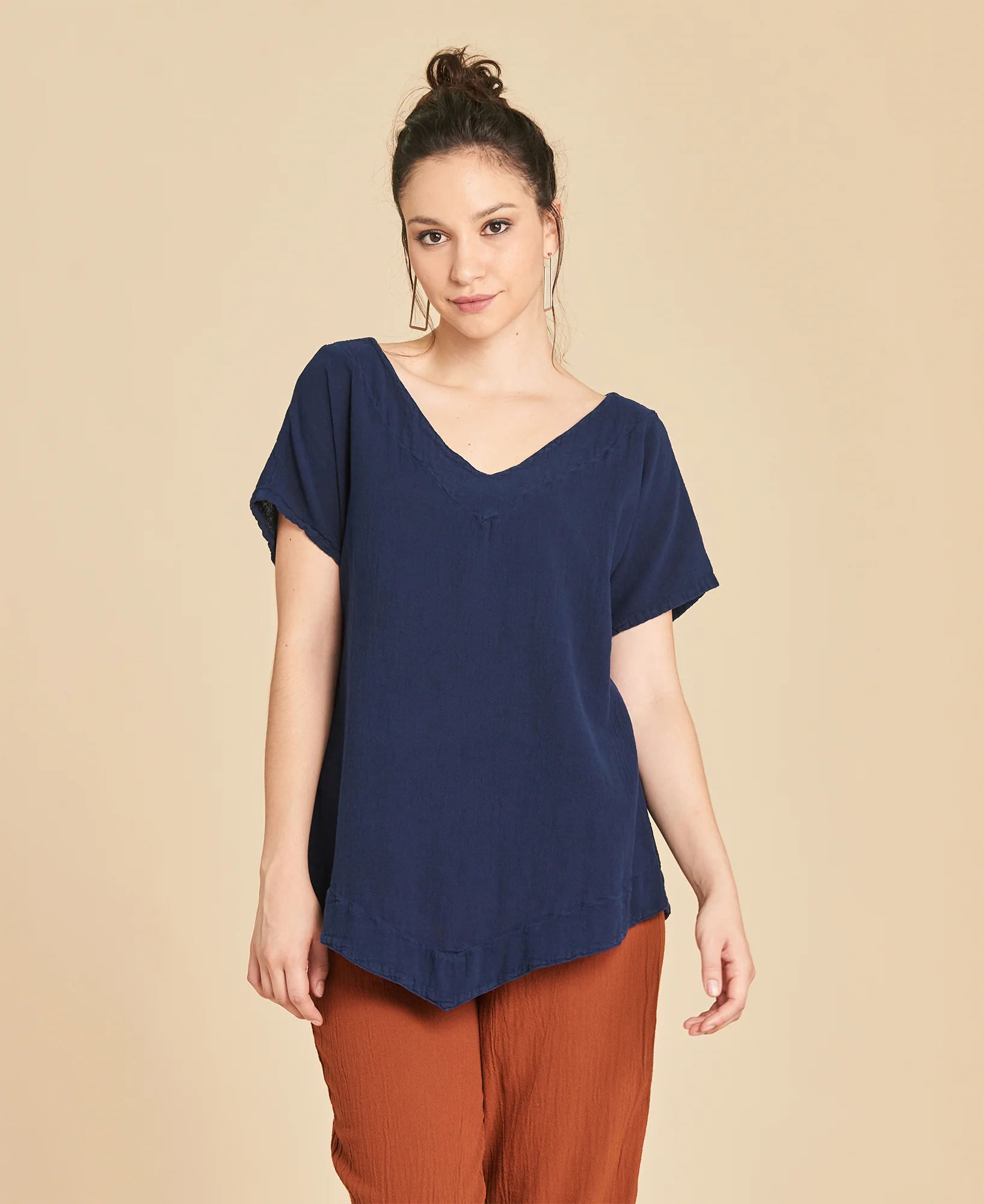 Blusa de manga corta con cuello V Venice color azul oscuro Sapphire