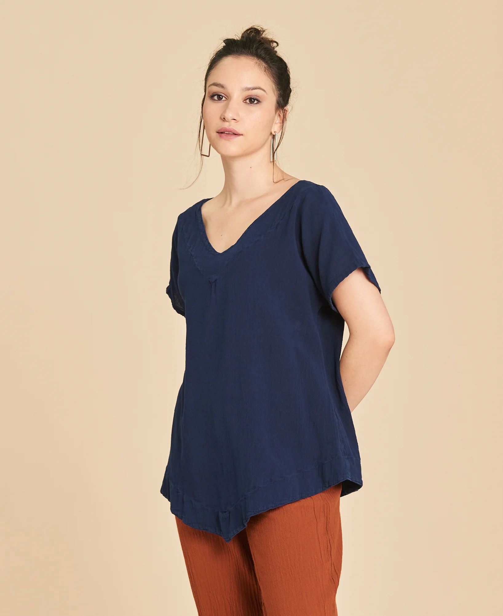 Blusa de manga corta con cuello V Venice color azul oscuro Sapphire