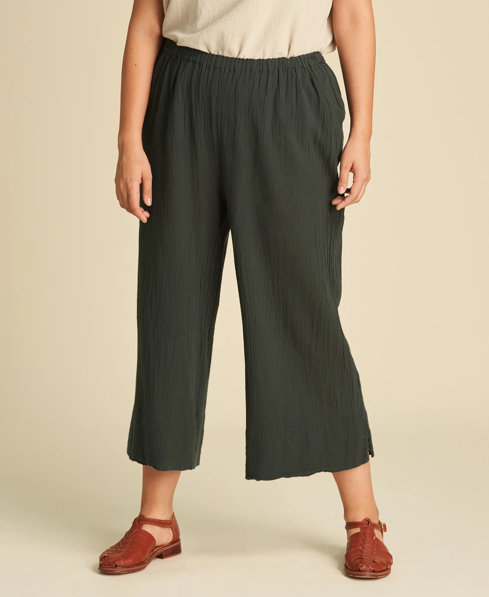 Pantalon capri Paula color Juniper