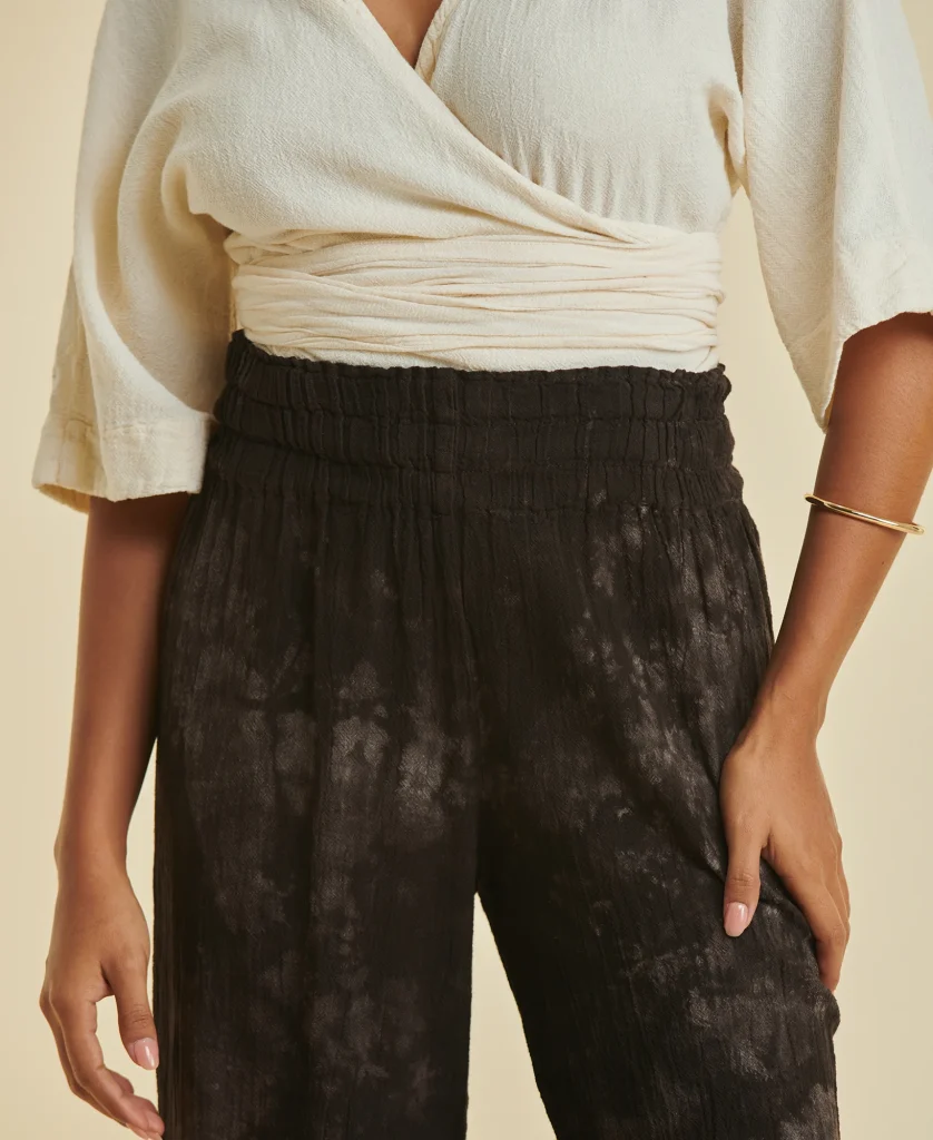 emilia_washed_ebony_5-838x1024-1.webp Emilia